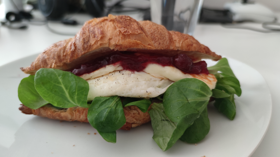 Crispy croissant with Grikios cheese filling